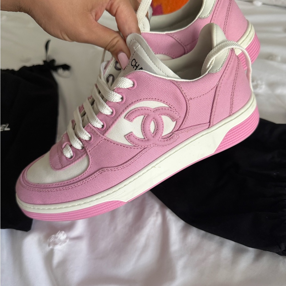 Chanel Women's Sneakers Pink size 38.5